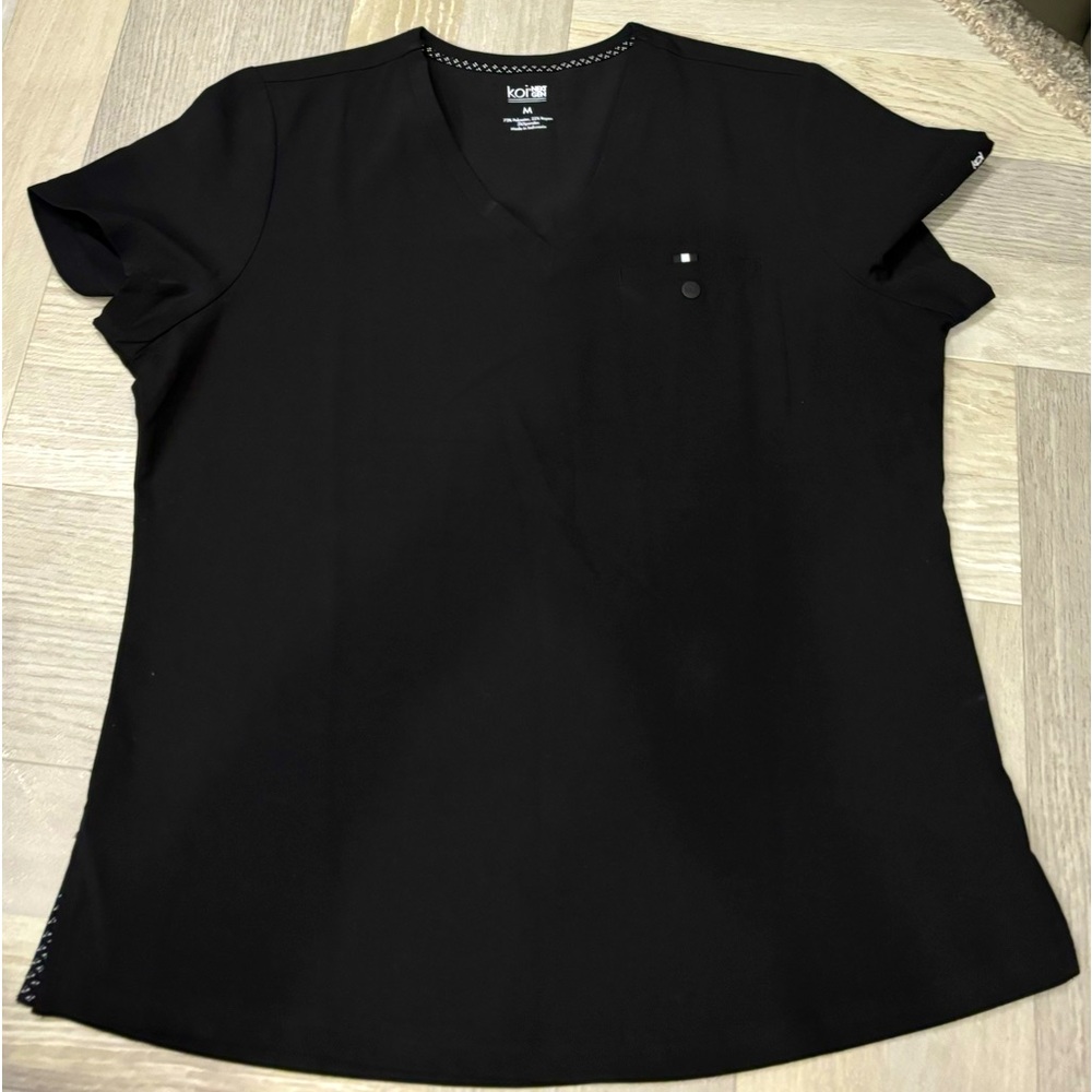 KOI BLACK SCRUB TOP MED